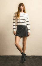 Load image into Gallery viewer, Faux Leather mini skirt - Black
