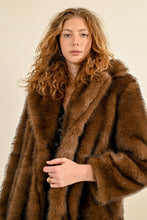 Load image into Gallery viewer, Faux fur coat - Brown
