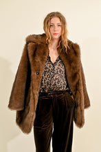 Load image into Gallery viewer, Faux fur coat - Brown
