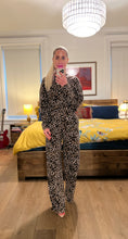 Load image into Gallery viewer, Leopard soft pullover - Leopard
